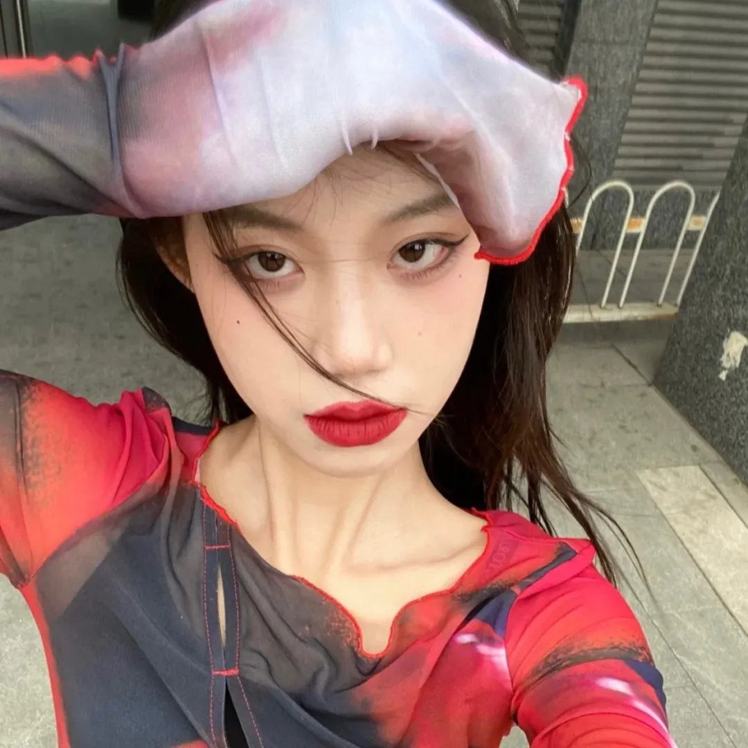 茜色少女 海报